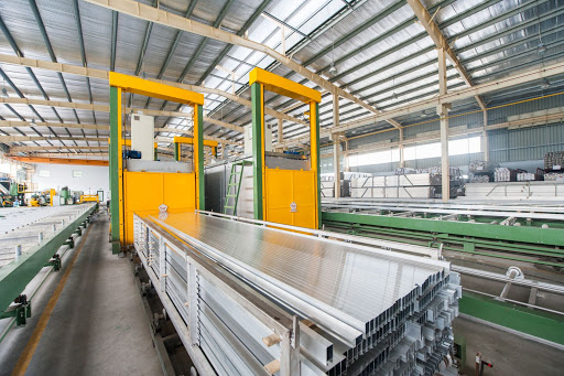 Bảo quản thép ở những nơi có mái che để tránh nước mưa xâm nhập