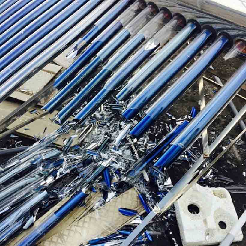 Máy hỏng do tác động của con người