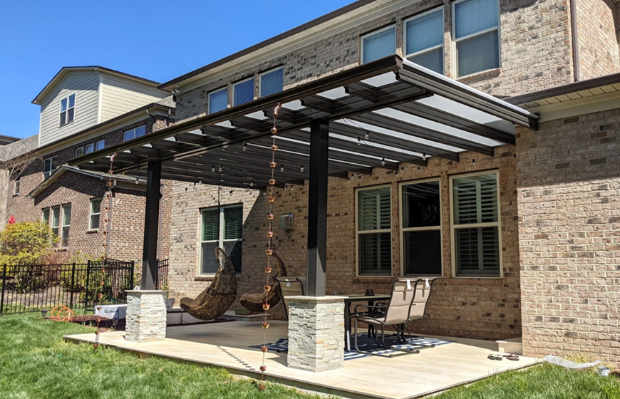 Ngoại thất hiện đại, nội thất thoáng mát với tấm lợp lấy sáng thông minh