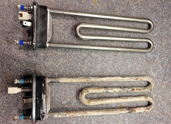 Loại bỏ cặn bẩn bám xung quanh thanh đốt