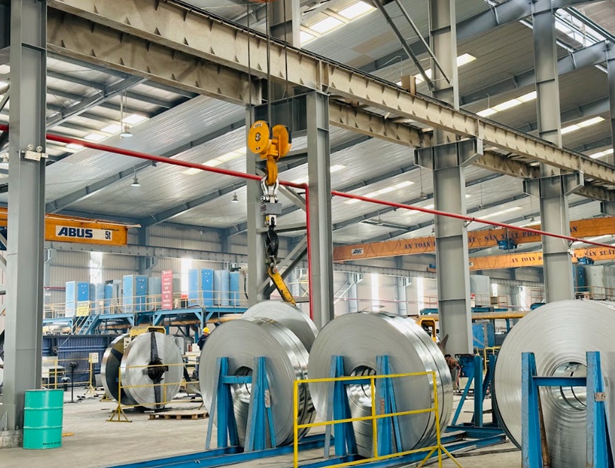 Chất liệu thép nền tức nguyên vật liệu chính để sản xuất thép ống mạ kẽm phải chất lượng thì khả năng chịu lực mới tốt (Hình ảnh được cung cấp bởi Nhà máy sản xuất thép Mỹ Việt)