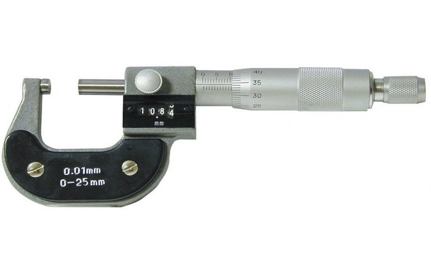 Sử dụng những dụng cụ chuyên dụng để kiểm tra chính xác độ dày của tôn