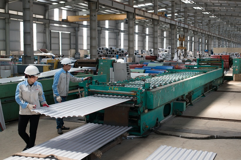 Tôn cách nhiệt Vitek 11 sóng màu xanh ngọc
