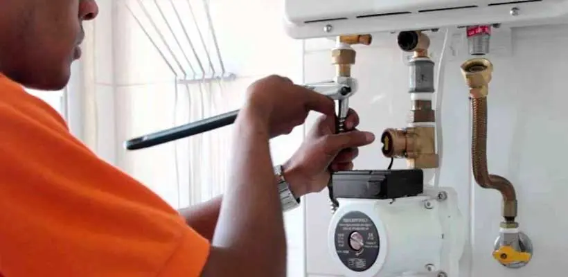 Kết nối nguồn ống nước vào thiết bị