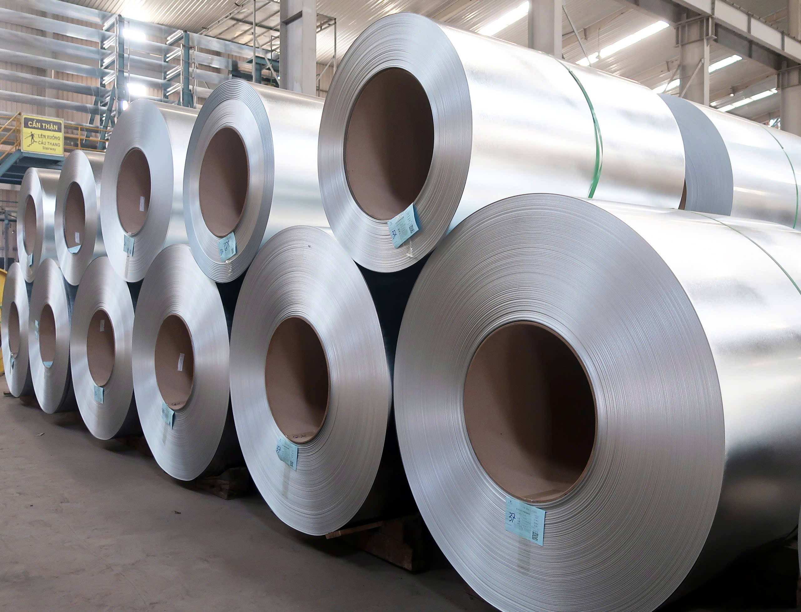 Khối lượng riêng của thép có thể thay đổi dưới tác động của nhiều yếu tố khác nhau