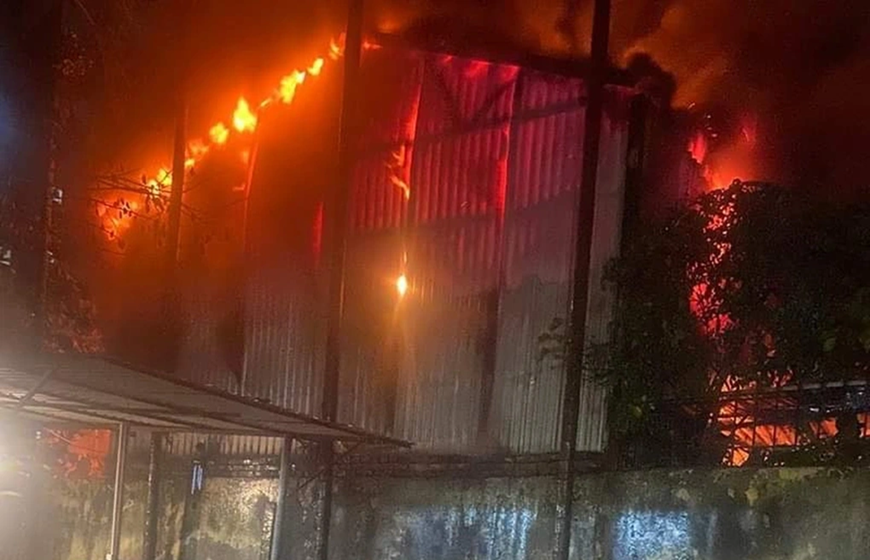 Tôn giả không đạt chuẩn dễ khiến đám cháy bị lan rộng do cấu tạo lớp chống cháy kém chất lượng