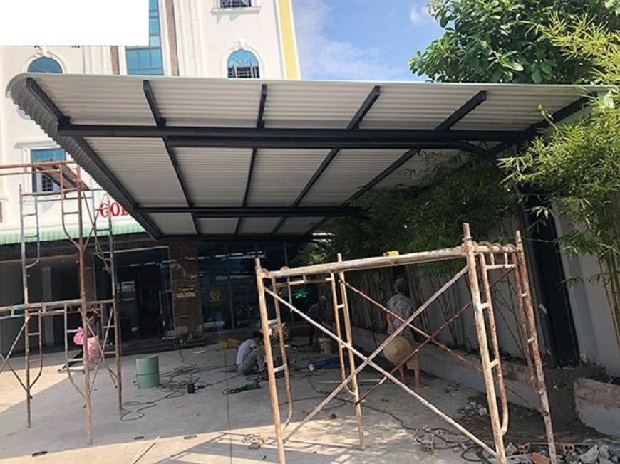 Mái tôn 1 mái thường làm mái che cho các khu vực đỗ xe