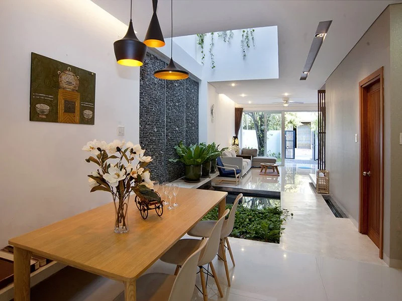 Hồ nước nhỏ mini sẽ mang lại cảm giác yên bình, tươi mát cho không gian sống