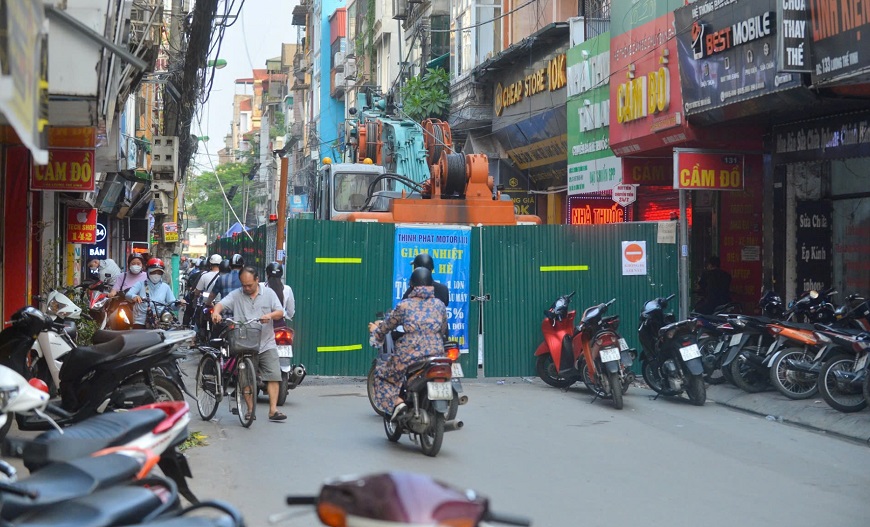 Tại các công trình thi công công cộng, lựa chọn vách ngăn màu xanh lá cây vừa màu sắc trung tính, vừa thể hiện sự bền vững từ sắc “xanh”