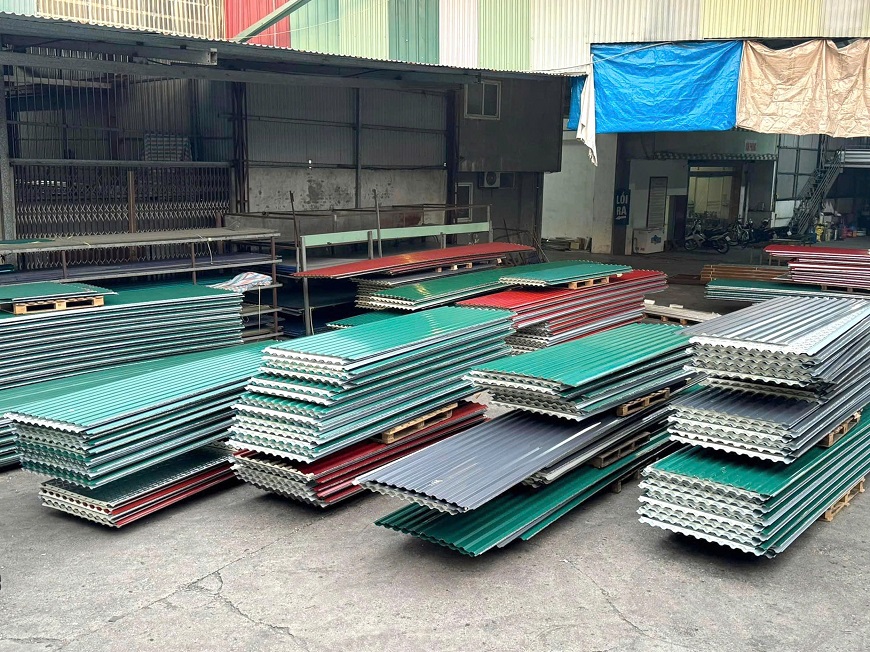 Tuyệt đối phải lưu giữ tôn trong nhà kho hoặc xưởng có mái che kiên cố