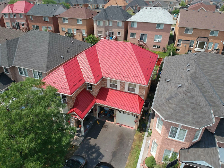 Ngôi nhà trở nên nổi bật với tôn sóng vuông