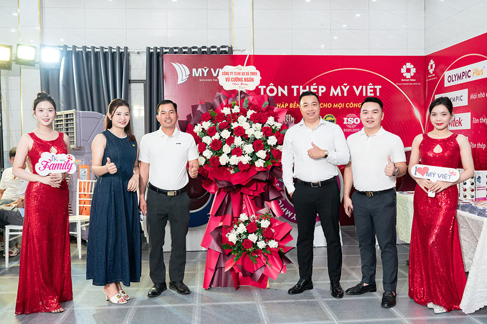 Đại lý Cường Ngân gửi tặng hoa tới công Mỹ Việt