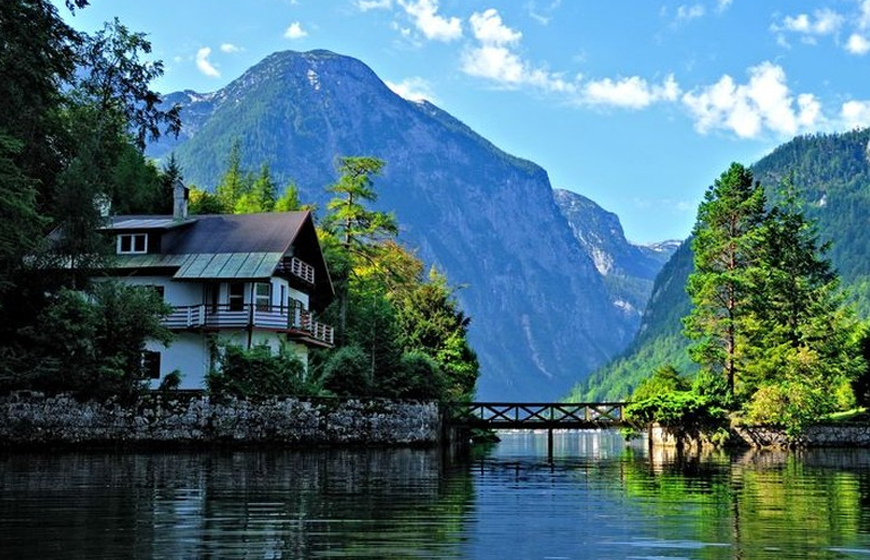 Nhà gần sông núi thân thiện với cung Ma Kết