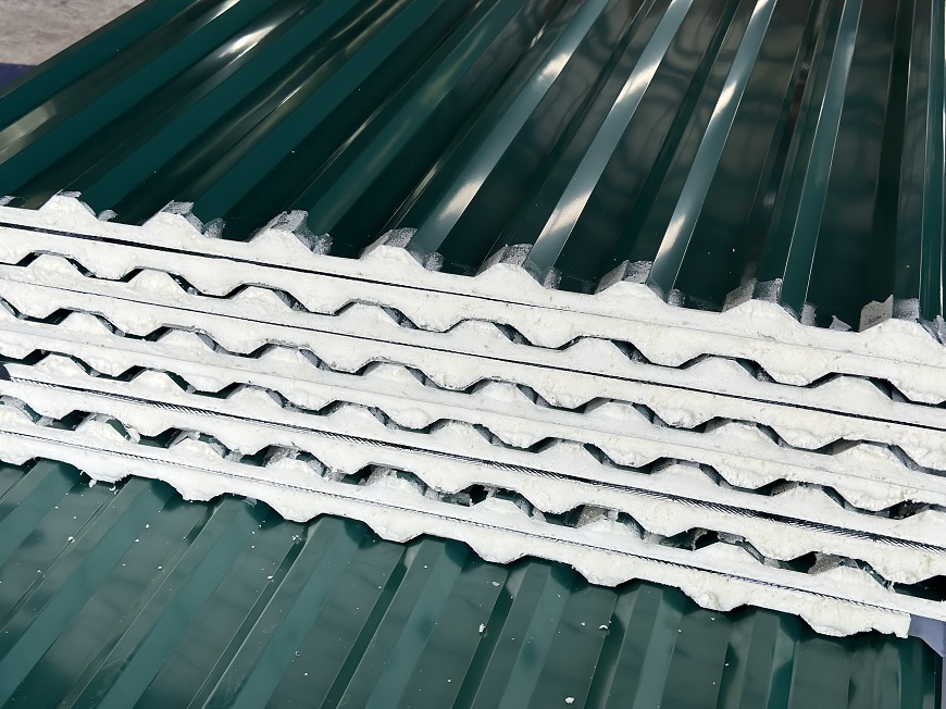 Hình ảnh thực tế của tôn xốp cách âm