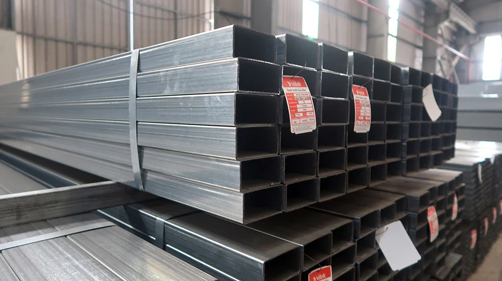 Thép hộp mạ kẽm Vitek được sản xuất dưới dây chuyền hiện đại