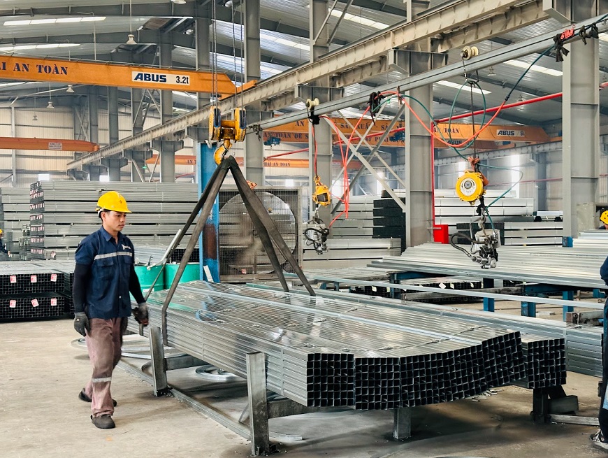 Được sản xuất trên quy trình “xanh” và “tân tiến”, thép hộp vuông mạ kẽm Vitek 50x50 sở hữu lớp mạ kẽm sáng ngời