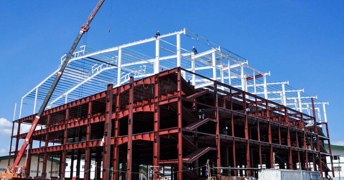 Sau khi công trình kết thúc vòng đời, các cấu kiện thép có thể được thu hồi, tái sử dụng hoặc tái chế thành sản phẩm mới mà không gây hại đến môi trường