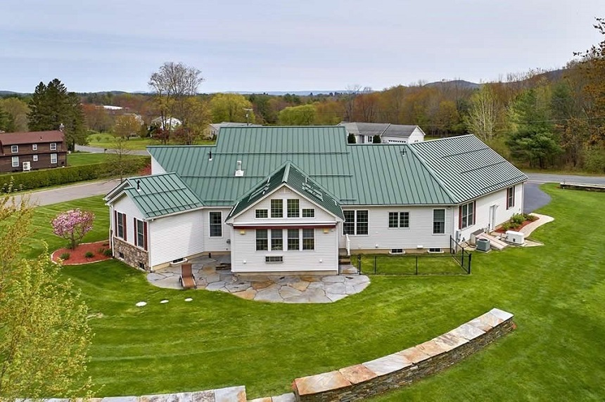 Tôn cách nhiệt màu xanh ngọc phù hợp sử dụng cho gia chủ mệnh Mộc