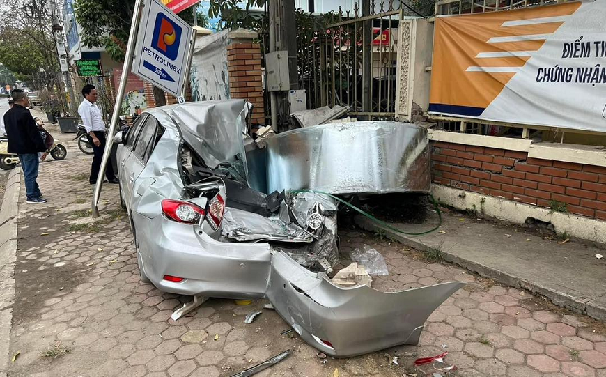 Tôn cuộn không được cố định đúng cách sẽ là hiểm họa cho người tham gia giao thông