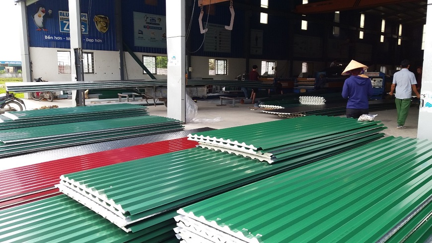 Khi quản quản tôn trong kho, xưởng cần đảm bảo không gian bên trong kho luôn khô thoáng