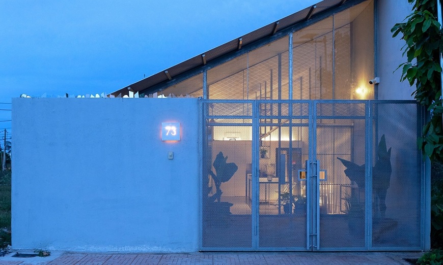 Nhà phố sử dụng thép mạ kẽm làm khung cửa và khung nhà