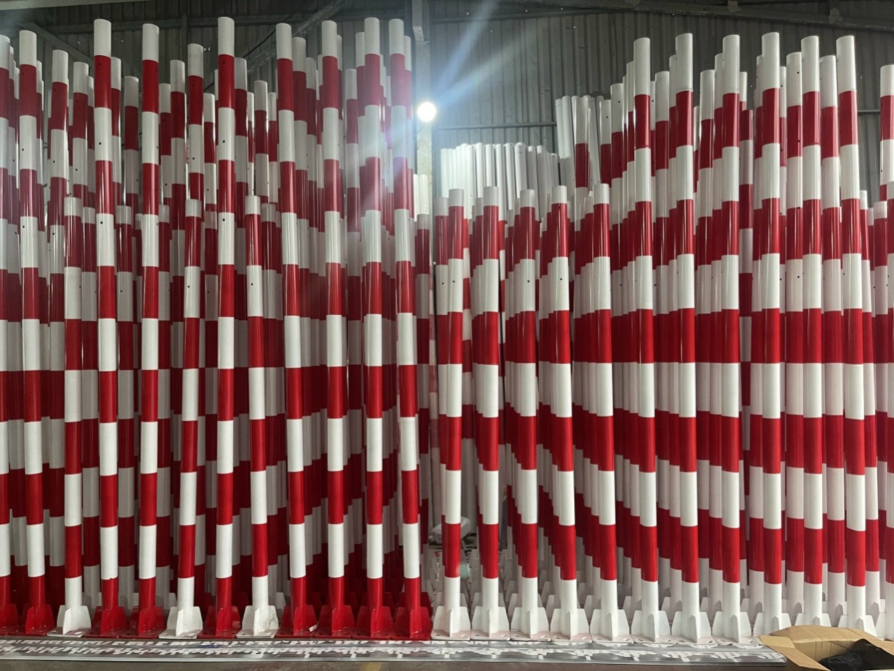 Cột biển báo giao thông bằng ống thép mạ kẽm