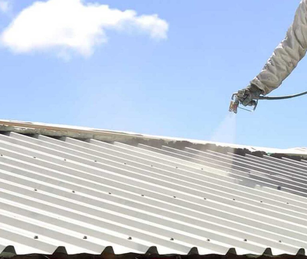 Kiểm tra chính xác những điểm bị dột trên mái tôn bằng cách phun nước