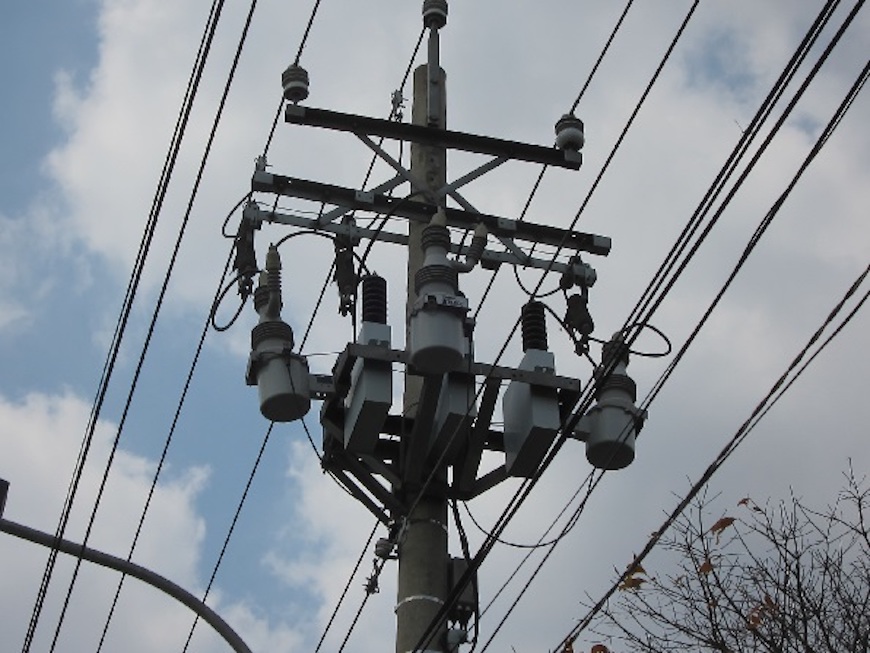 Ống thép mạ kẽm Vitek phi 113 giúp các trụ điện có thể chịu được áp lực từ dây điện và các thiết bị điện mà không bị biến dạng