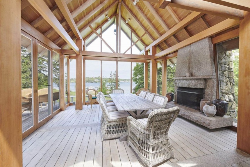 Gỗ tự nhiên có tác dụng kháng khuẩn, giúp không gian sống luôn trong lành và tươi mát