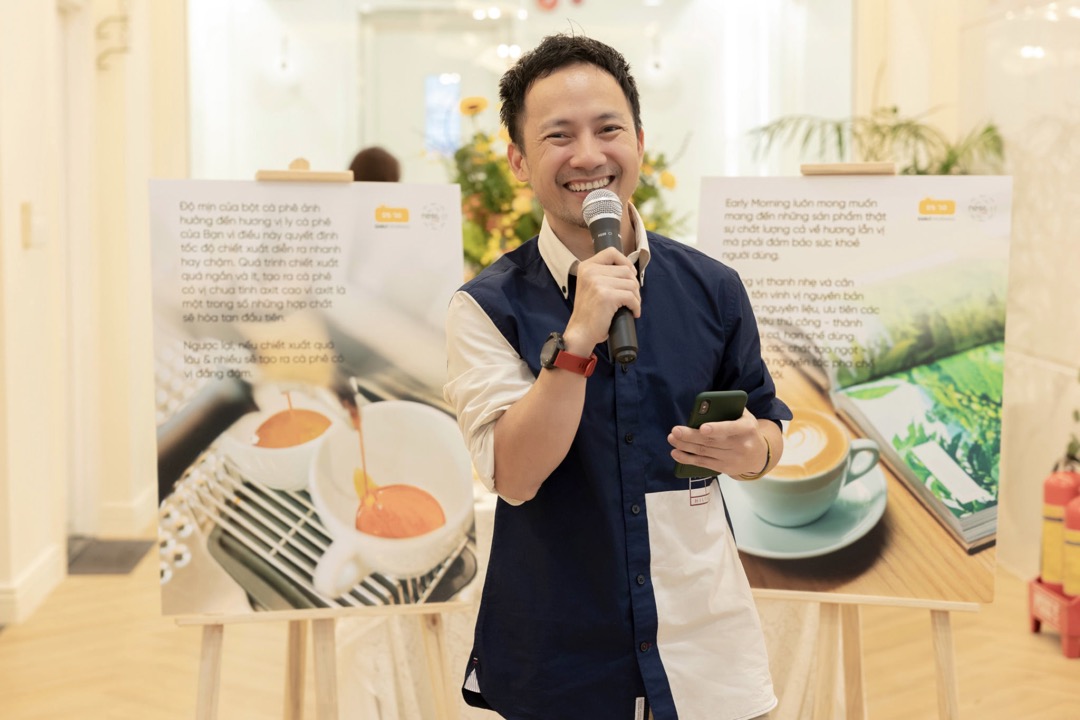 Rapper Tiến Đạt đi theo mô hình “Farm to Cup” để kiểm soát chất lượng hạt cafe từ trên cây đến khi ra được thành phẩm đến tay khách hàng.