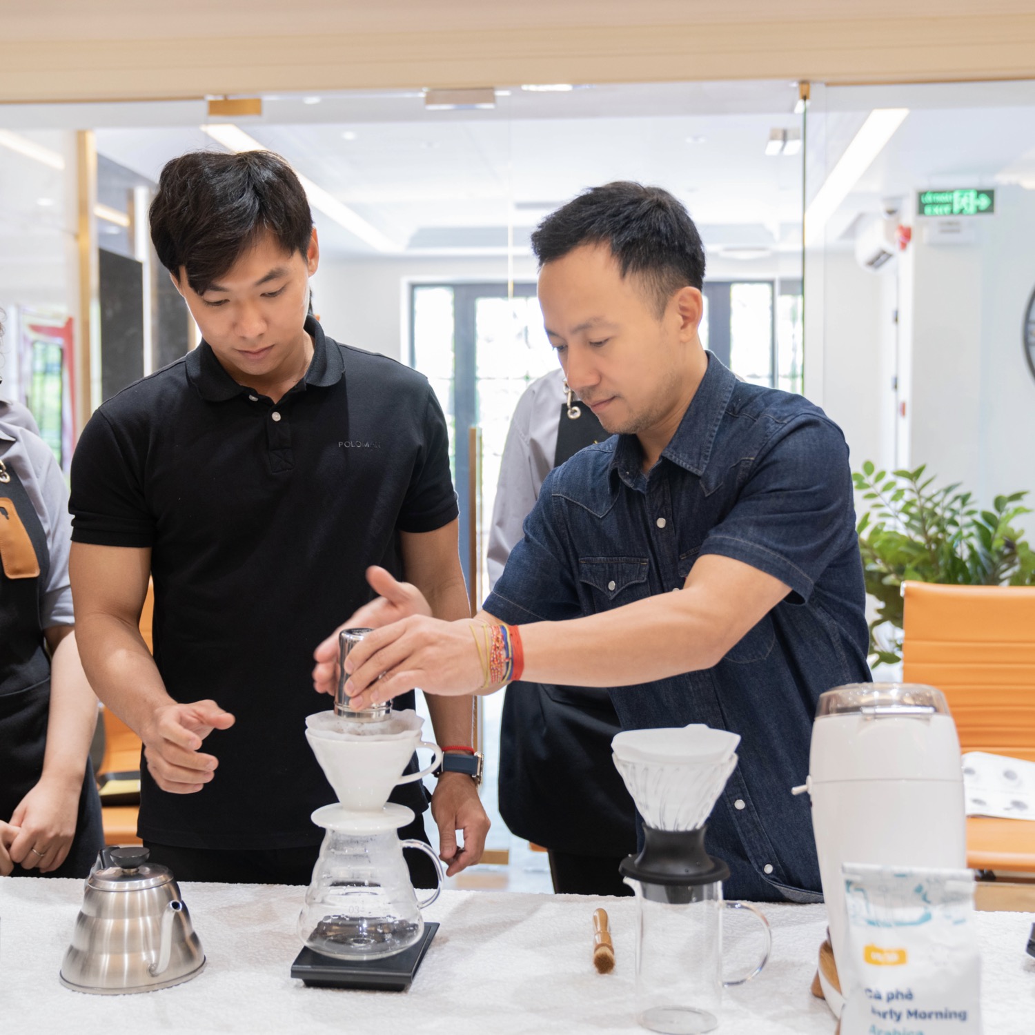 rapper đinh tiến đạt pha chế cà phê workshop