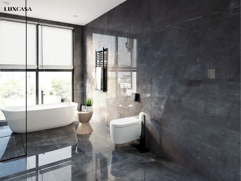 Phòng tắm lát sàn với tường bằng gạch marble đen
