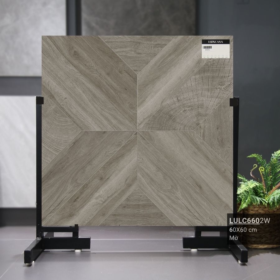 Gạch tông màu xám vân gỗ 60x60 đang được rất nhiều khách hàng quan tâm