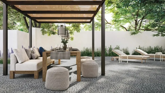 Gạch sỏi ngoài lát sân, nó còn còn được dùng nhiều trong nhà tắm, vệ sinh bởi bề mặt chống trơn trượt hiểu quả