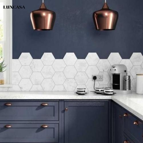 Một mẫu gạch hình lục giác khác màu trắng để bạn có thêm sự sáng tạo cho nhà bếp của mình