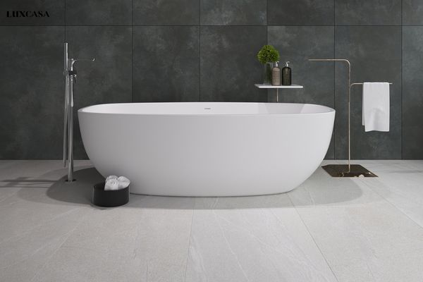 Gạch giả đá lát nền và ốp tường tương phan nhau tạo nên một thiết kế cao cấp