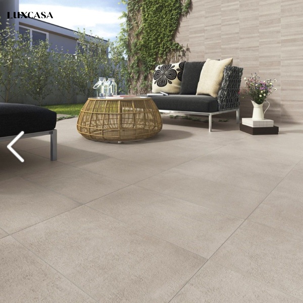 Gạch lát sân chịu lực đồng chất là một lựa chọn tốt cho những nơi có mật độ đi lại cao, mẫu gạch này sẽ đảm bảo công trình của bạn có tuổi thọ cao hơn