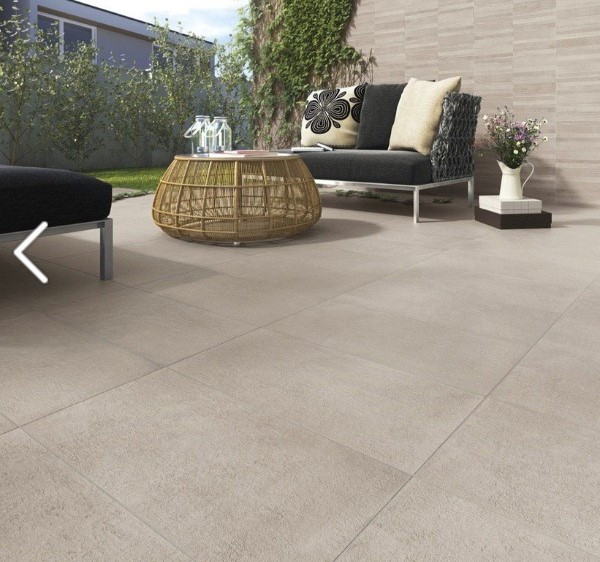 Gạch lát sân chịu lực đồng chất là một lựa chọn tốt cho những nơi có mật độ đi lại cao, mẫu gạch này sẽ đảm bảo công trình của bạn có tuổi thọ cao hơn