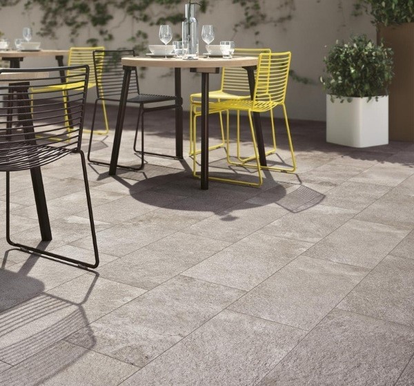 Dòng gạch lát sân hiện nay sở hữu khả năng chịu tải vượt trội