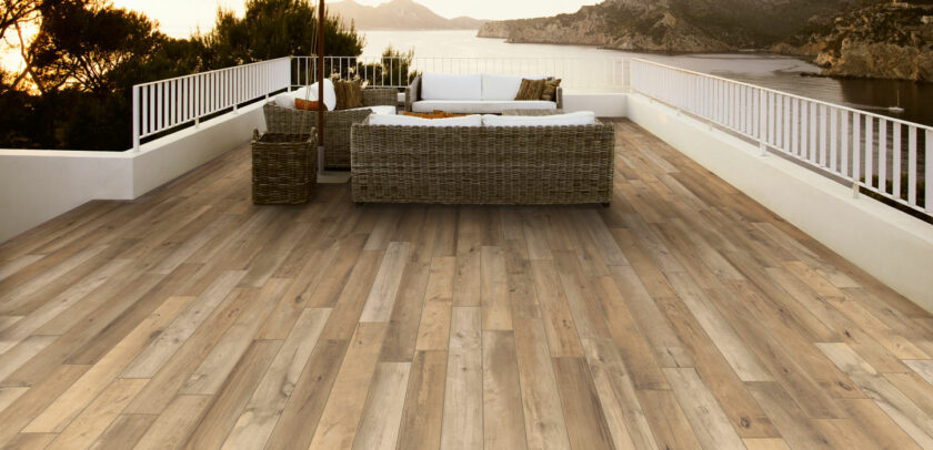 Mẫu gạch giả vân gỗ lát sân thượng tạo nên vẻ đẹp cuốn hút