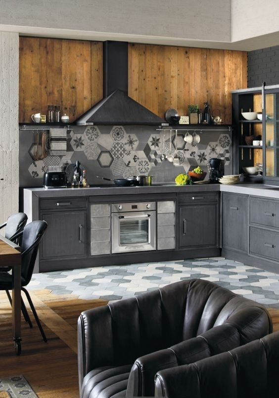 Gạch lục giác được dùng ốp bếp và lát nền tạo nên một nét đẹp độc đáo và mới lạ