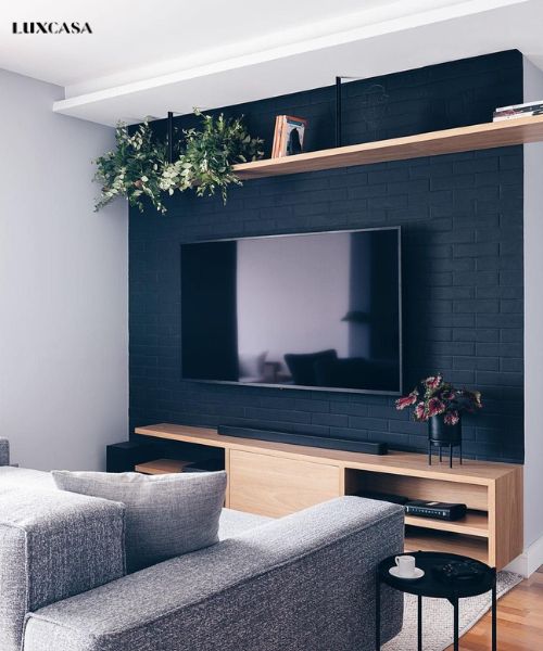 Mẫu gạch thẻ màu xanh ốp tường phòng khách nhà ống sau kệ tivi