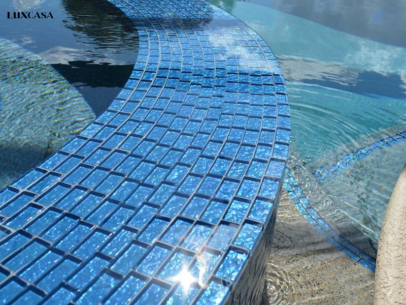 Mẫu gạch mosaic ốp lát bể bơi bền đẹp theo thời gian