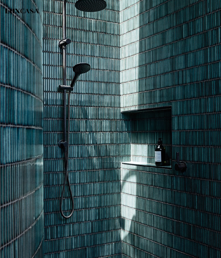 Gạch mosaic que màu xanh rêu đậm ốp tường