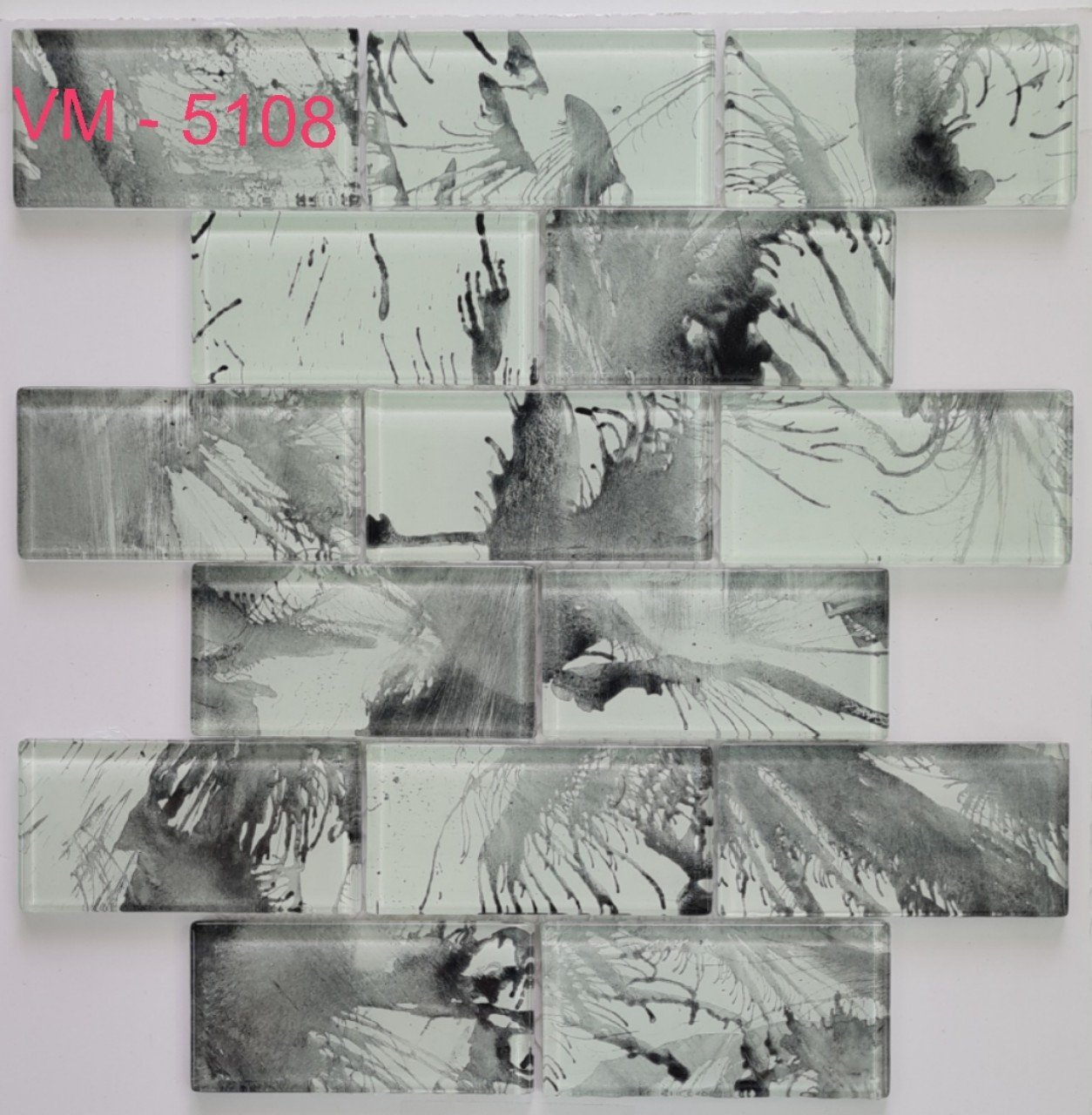 Gạch mosaic VM5108 thủy tinh bề mặt bóng kiếng được xếp từng vỉ kích thước 260x310mm