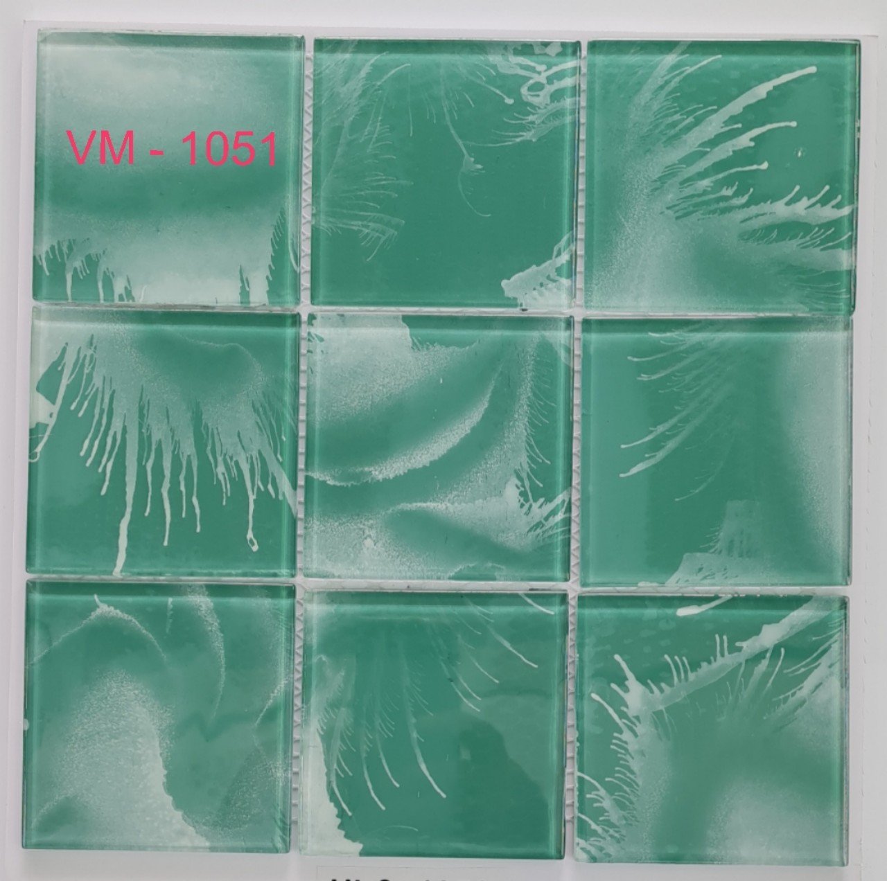 Mẫu gạch VM1051 hình vuông đặc trung có màu xanh nhạt nhẹ nhàng