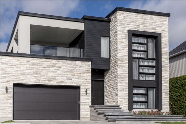 Gạch giả cổ ốp mặt tiền màu sáng được phối kết hợp cùng màu đen tạo nét đẹp sang trọng cho ngôi nhà