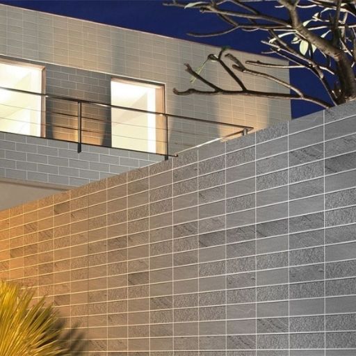 Gạch giả đá ốp chân tường ngoài trời màu xám 30x60 thêm sự trang trọng cho ngôi nhà