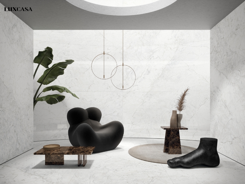 Gạch trắng vân mây ốp lát làm nổi bật bất cứ thứ gì trong căn phòng