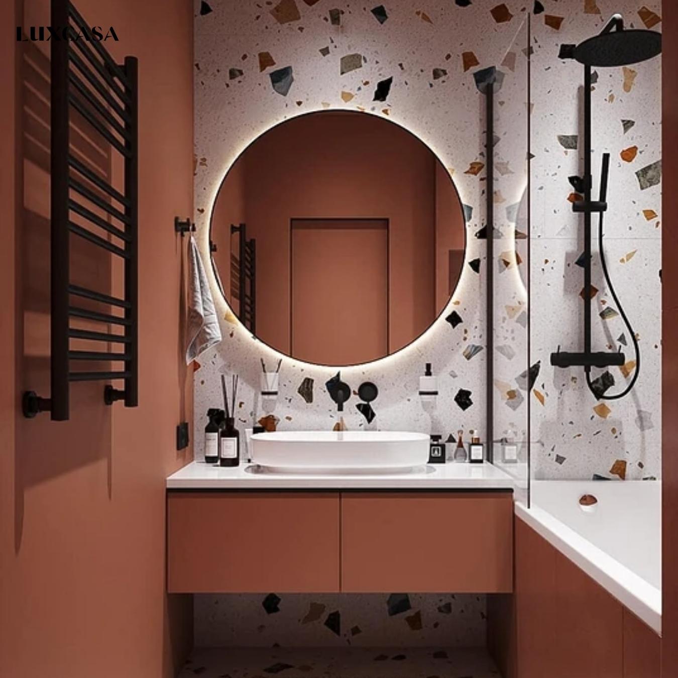 Mẫu gạch terrazzo màu trắng sáng hạt to trong nhà tắm màu đỏ cam